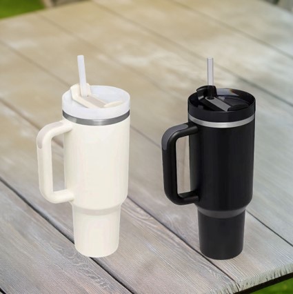 Large Capacity Tumbler with Straw